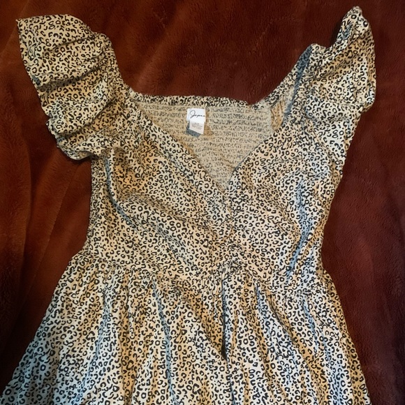 Japna Tops - Cheetah print shirt